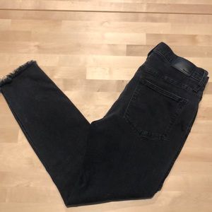 Madewell 10” high rise skinny button fly black jean. Size 28P